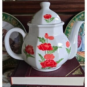 Vintage Porcelain Poppy Tea Pot Cottage Core Red White Toscany Japan Collectable